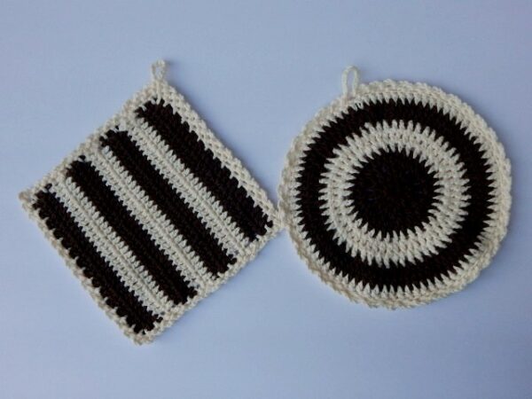 brown cream pot holders